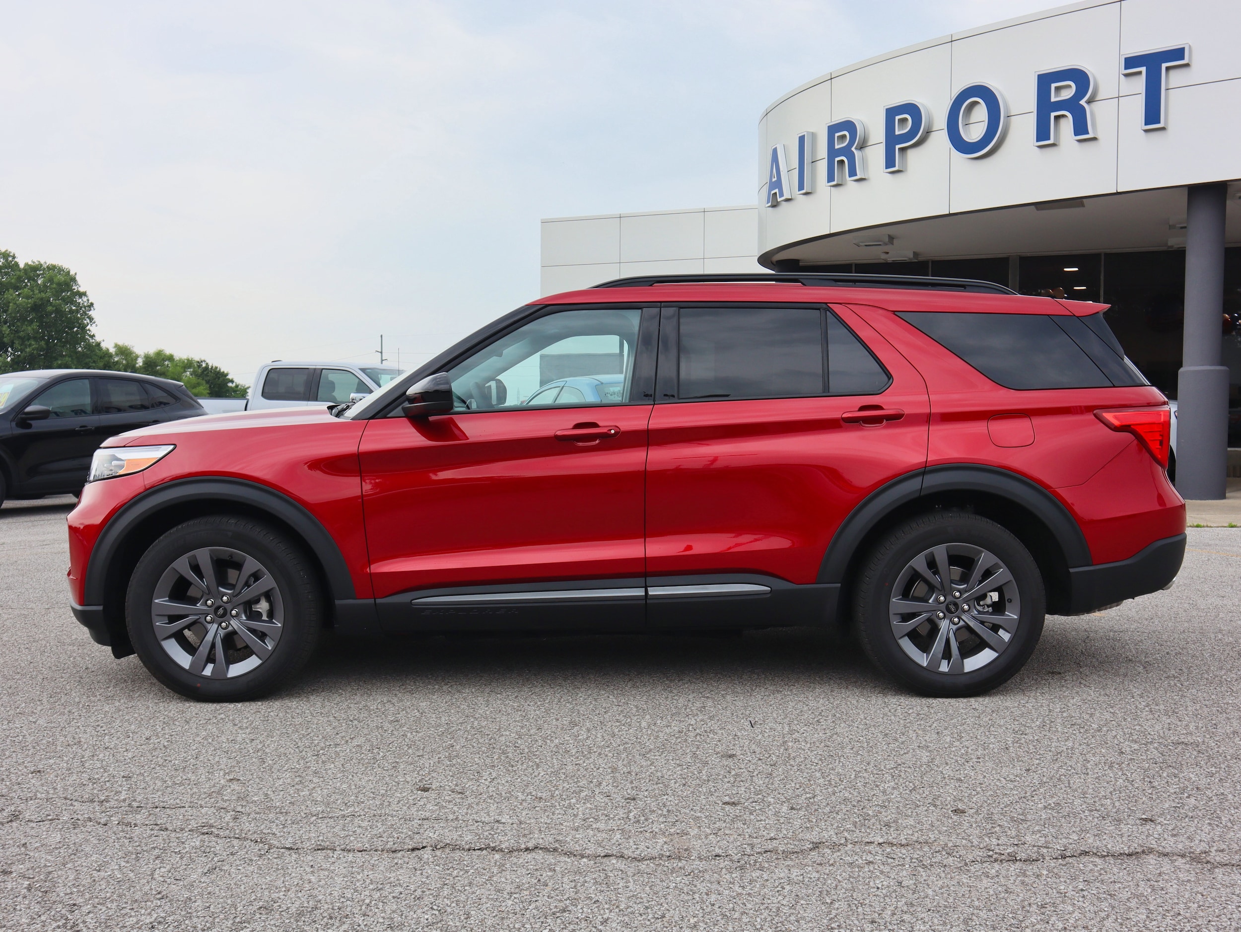 Used 2024 Ford Explorer XLT with VIN 1FMSK8DH1RGA59060 for sale in Florence, KY
