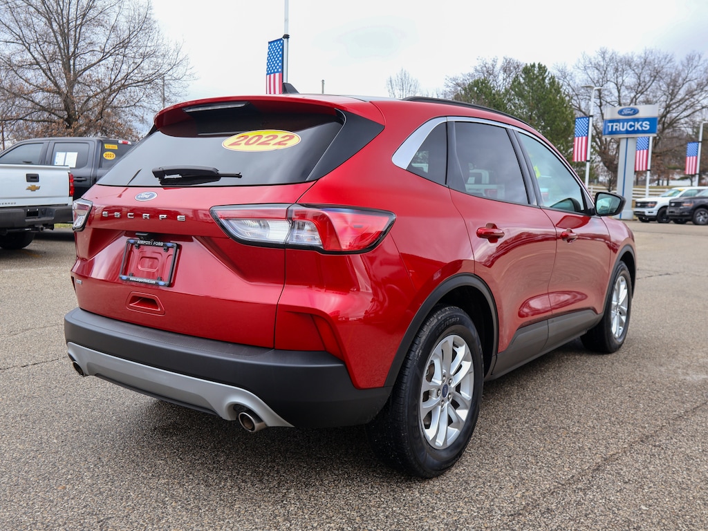2022 Ford Escape SE photo 3