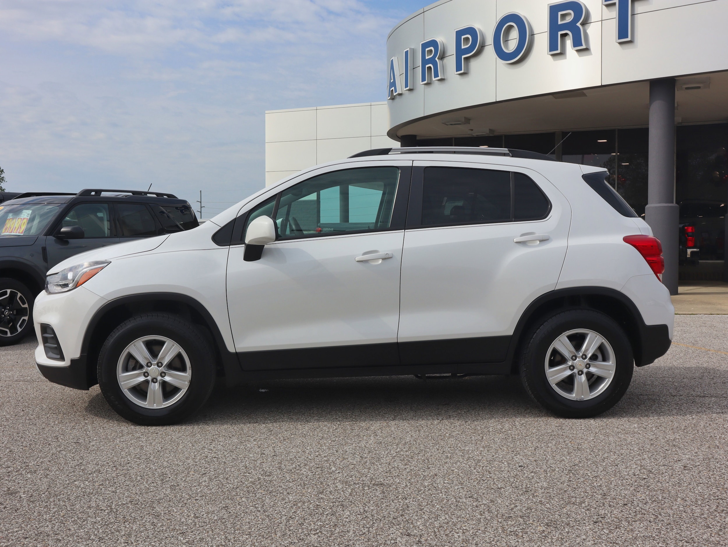 Used 2021 Chevrolet Trax LT with VIN KL7CJPSB8MB359654 for sale in Florence, KY