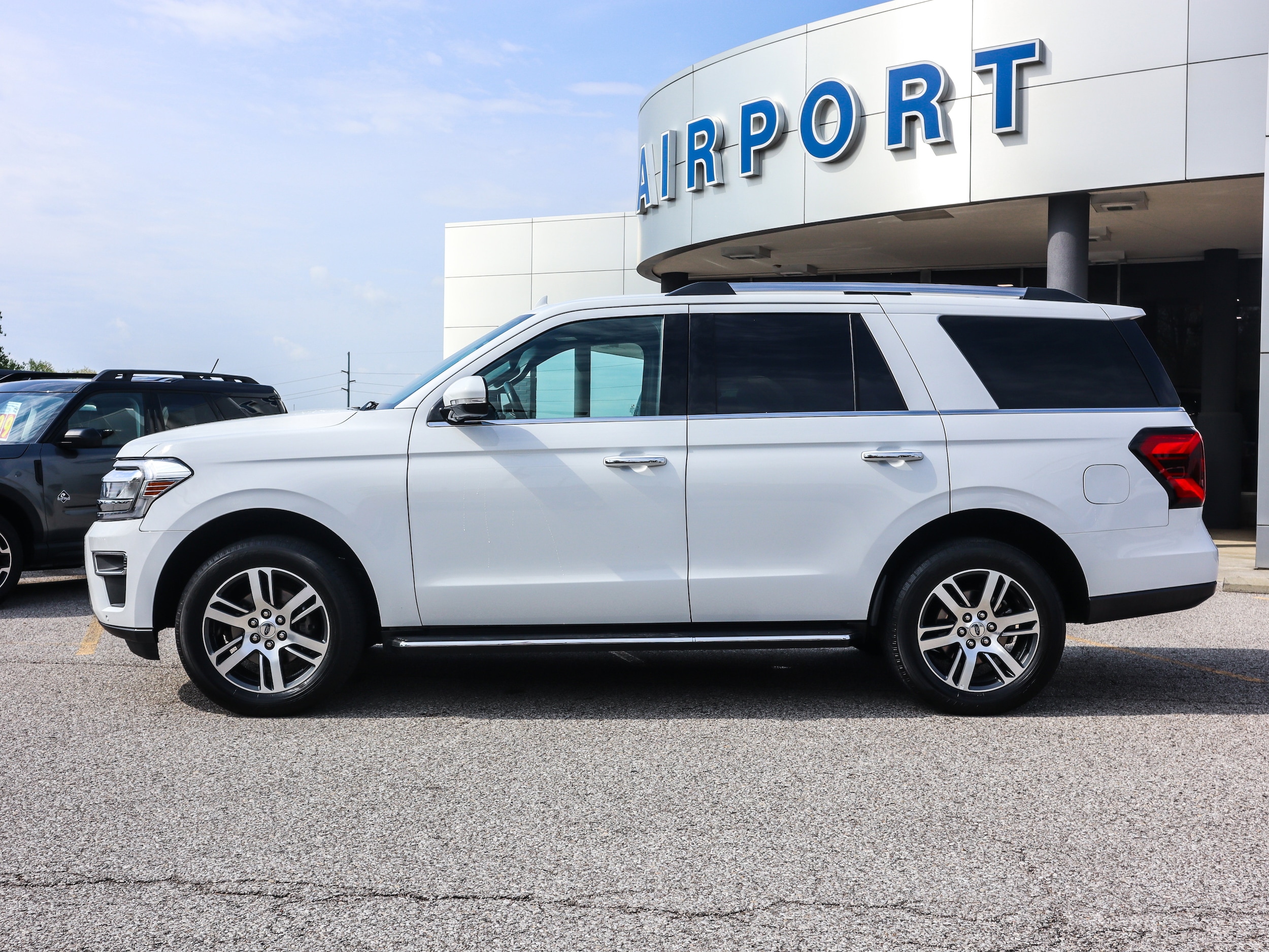 Used 2022 Ford Expedition Limited with VIN 1FMJU1KTXNEA37665 for sale in Florence, KY