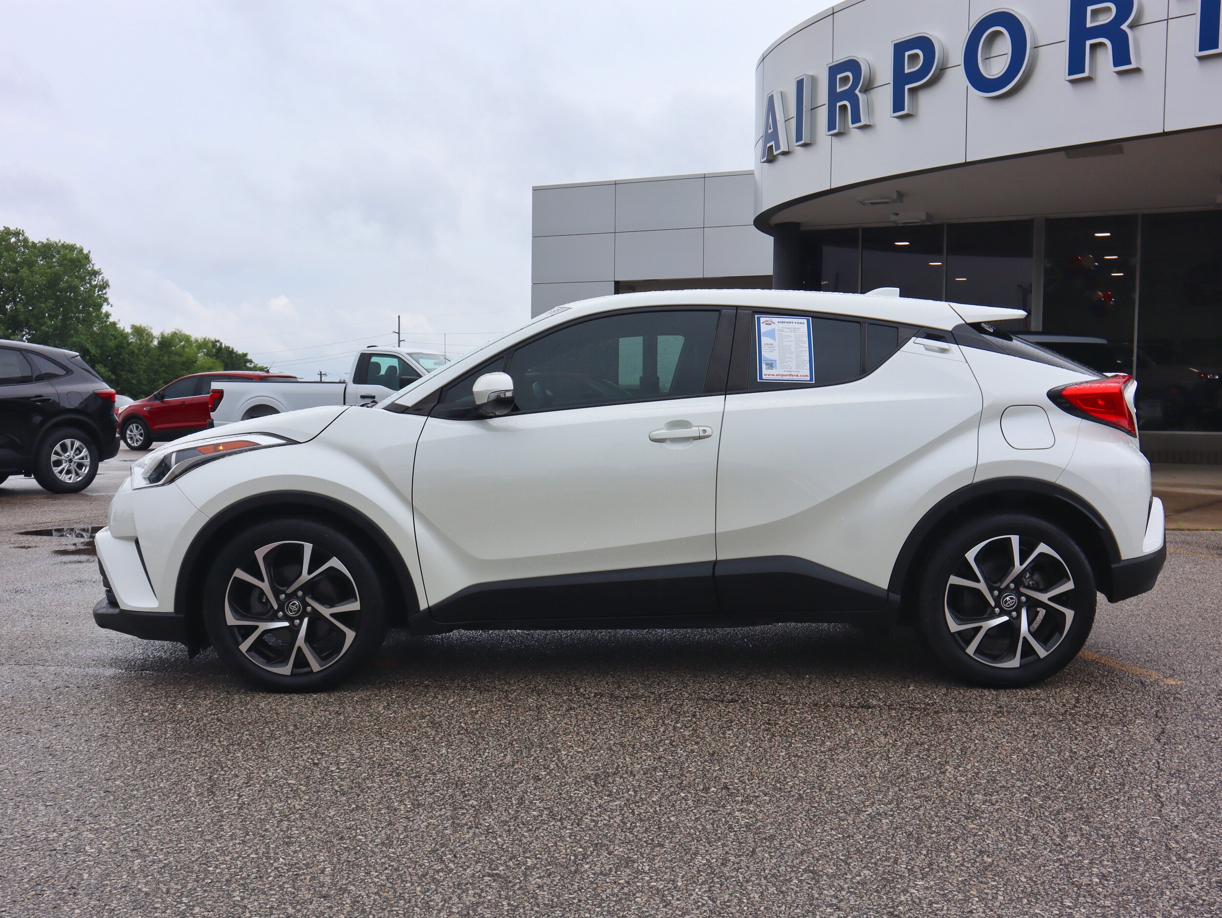 Used 2019 Toyota C-HR XLE with VIN JTNKHMBXXK1014662 for sale in Florence, KY