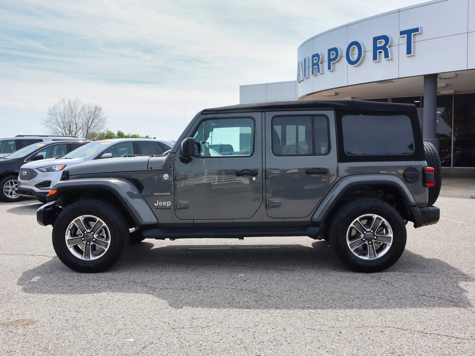 Used 2021 Jeep Wrangler Unlimited Sahara with VIN 1C4HJXEN7MW707371 for sale in Florence, KY