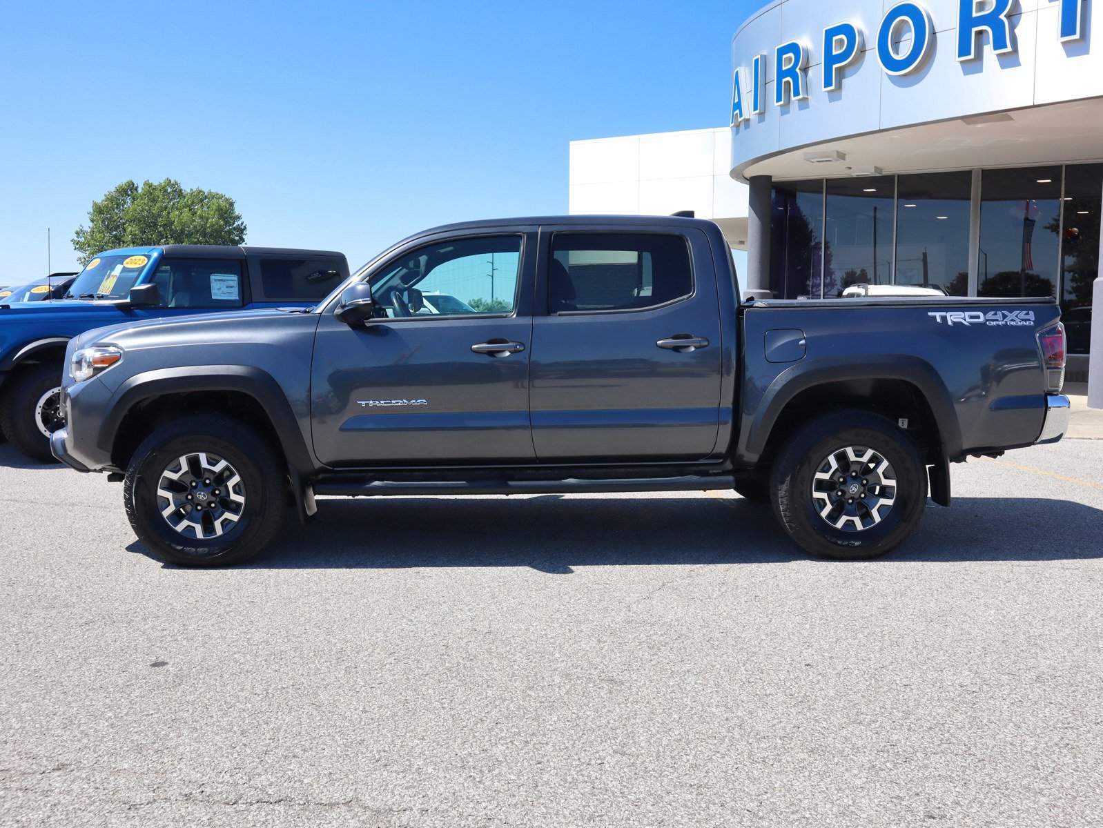 Used 2021 Toyota Tacoma TRD Off Road with VIN 3TMCZ5AN7MM428371 for sale in Florence, KY