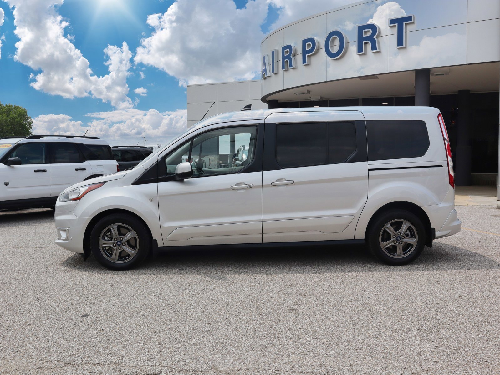 Used 2022 Ford Transit Connect Titanium with VIN NM0GE9G23N1525757 for sale in Florence, KY