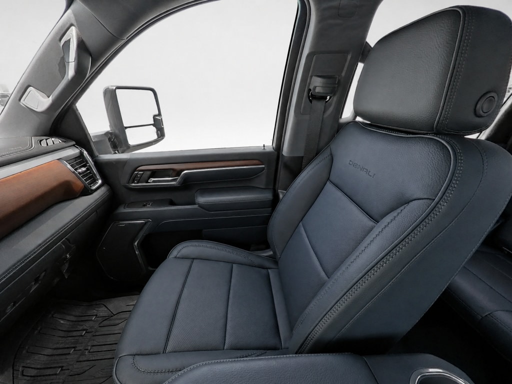 2026 GMC Sierra 3500HD Denali - Photo 11