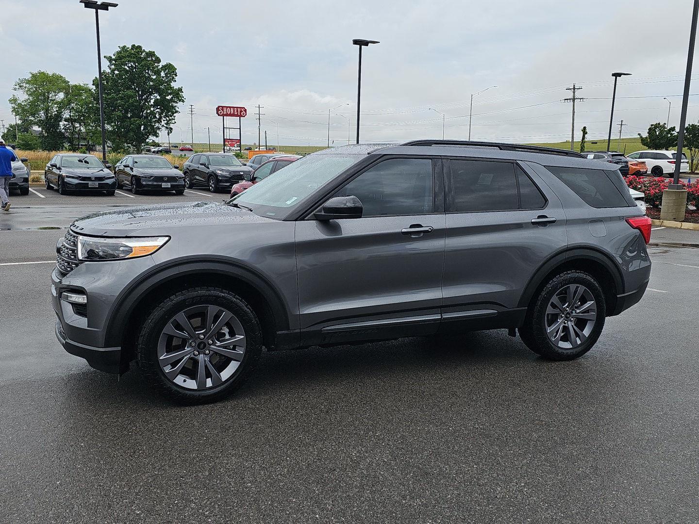2022 Ford Explorer XLT 4WD's photo