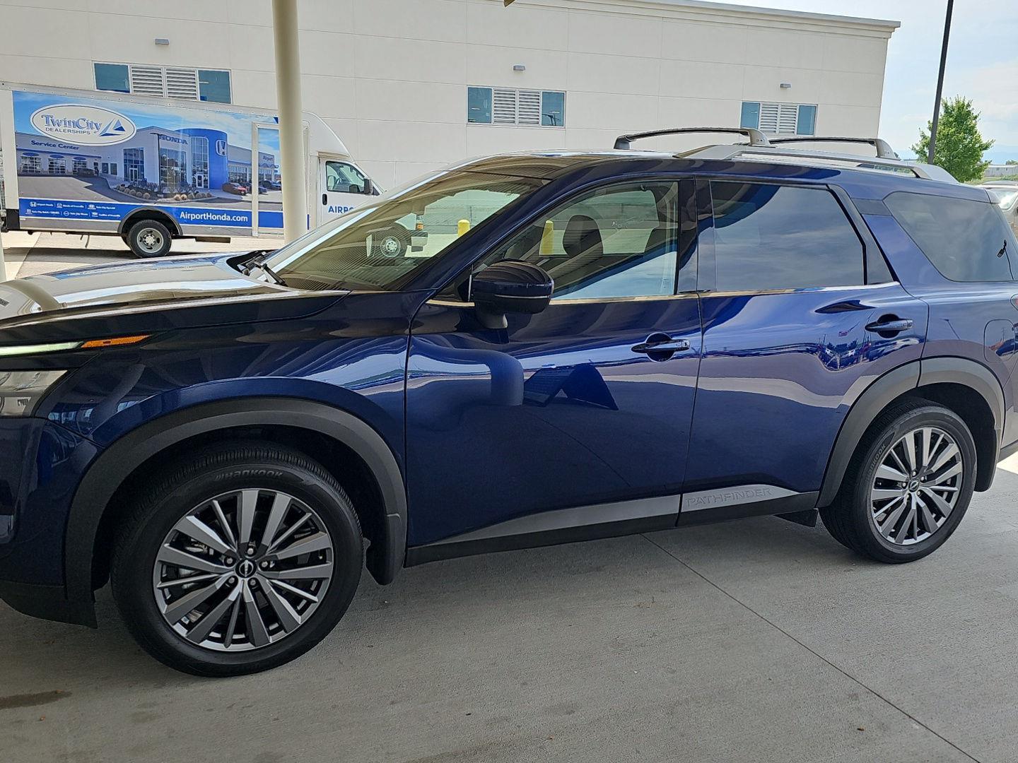 2025 Nissan Pathfinder SL 2WD's photo