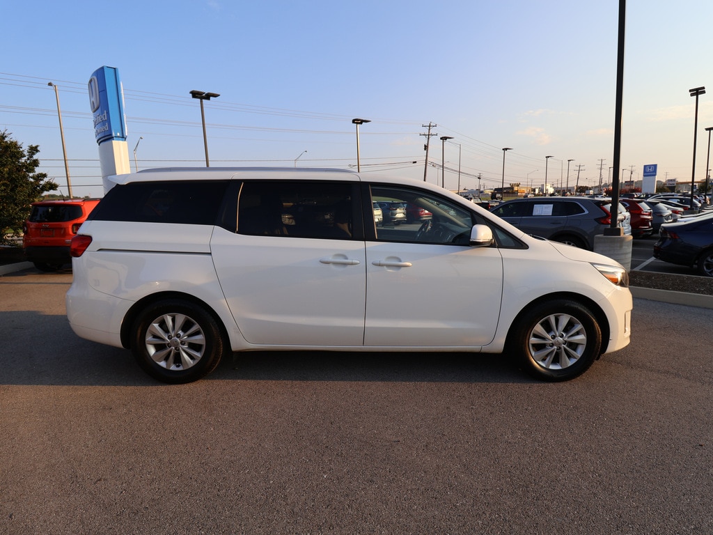 Used 2016 Kia Sedona LX Mini-Van
