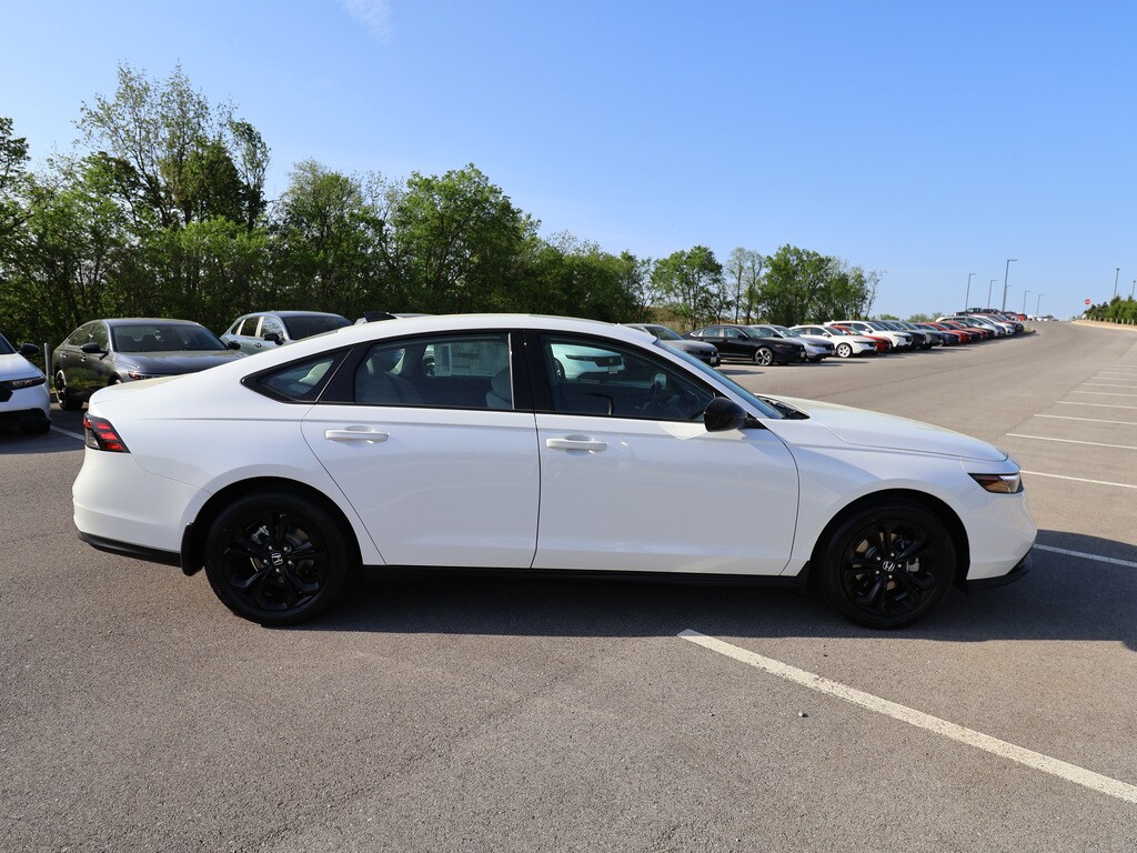 2025 Honda Accord SE - Photo 8