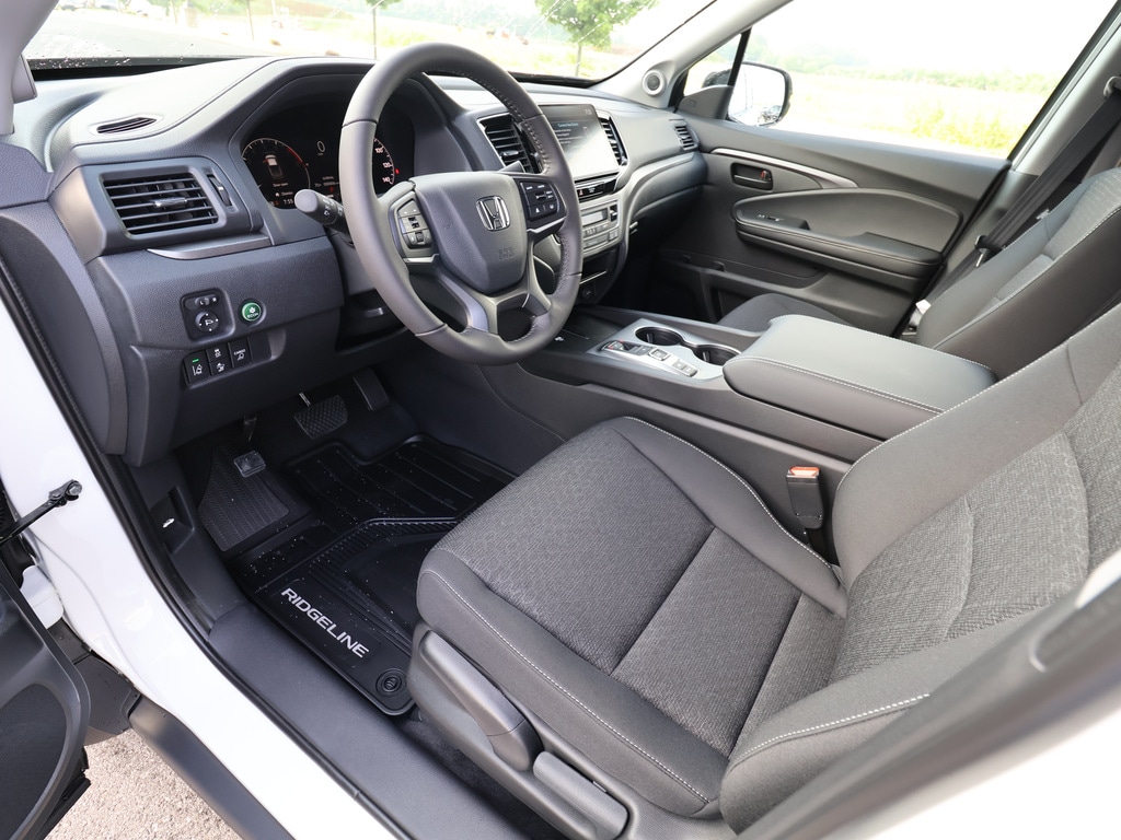 2025 Honda Ridgeline Sport - Photo 14
