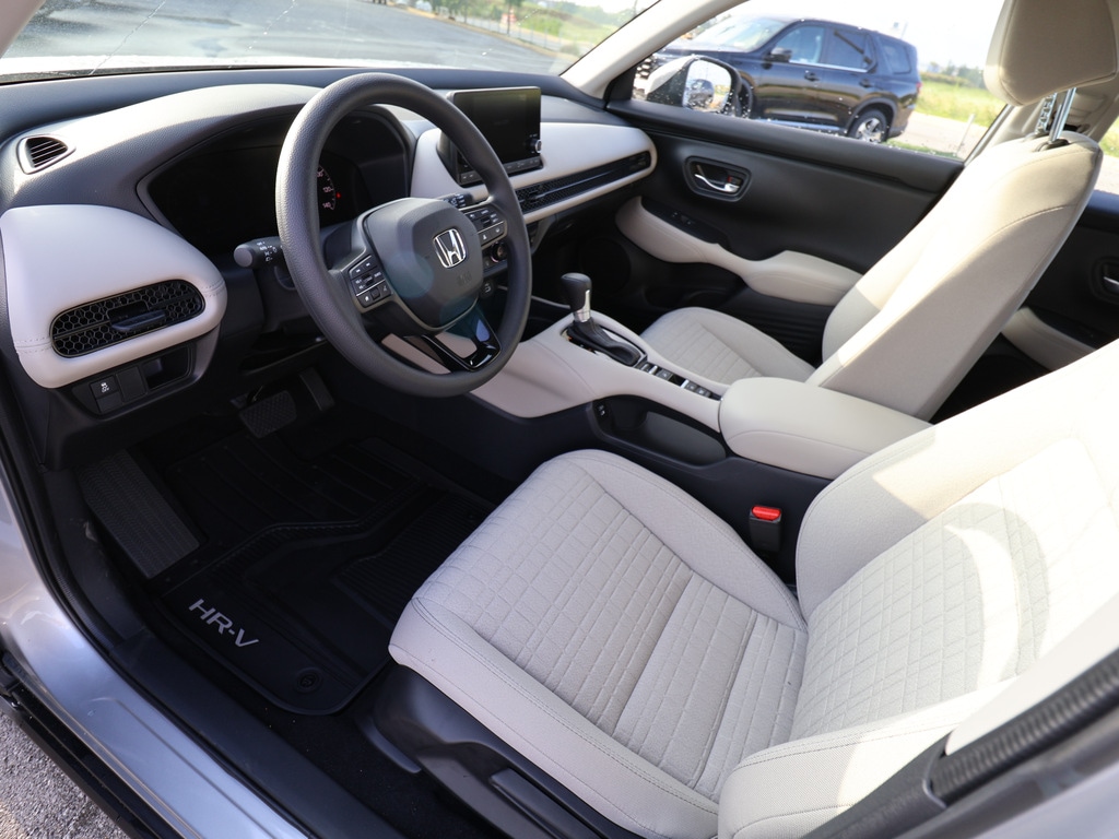 2025 Honda HR-V LX - Photo 11