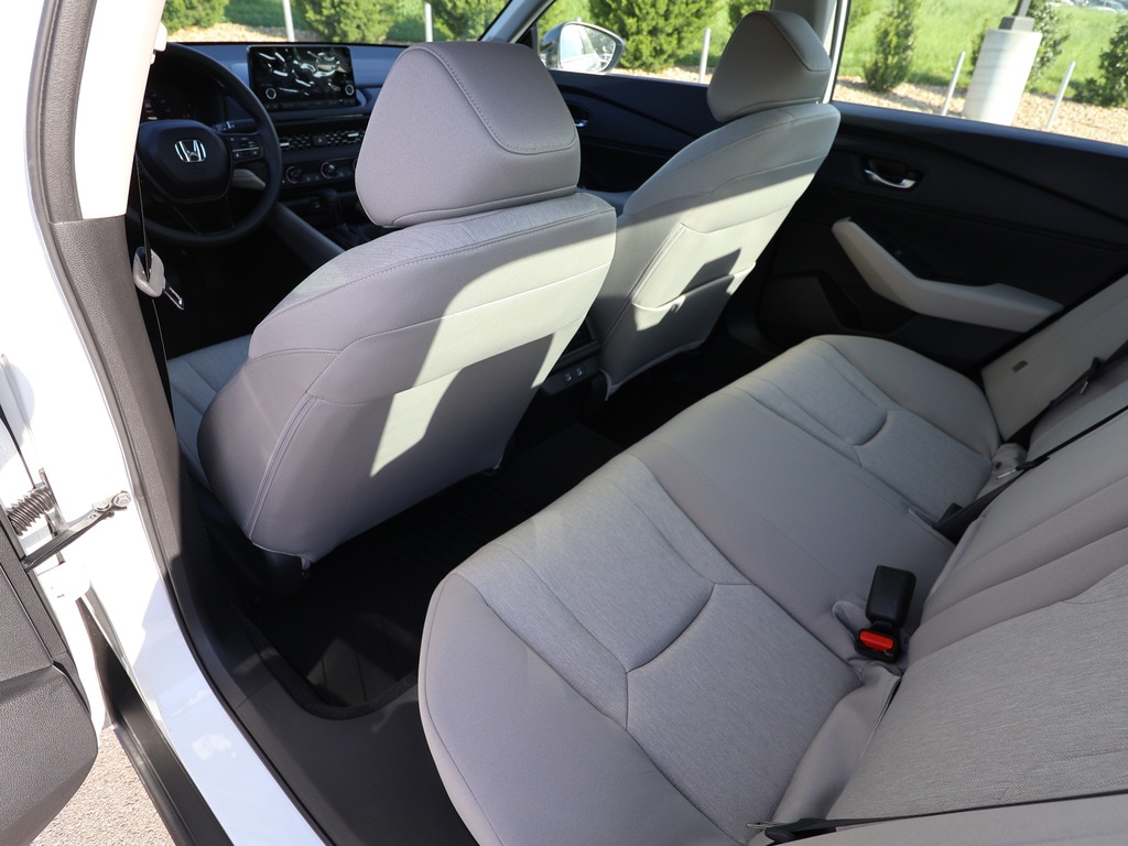 2025 Honda Accord SE - Photo 18