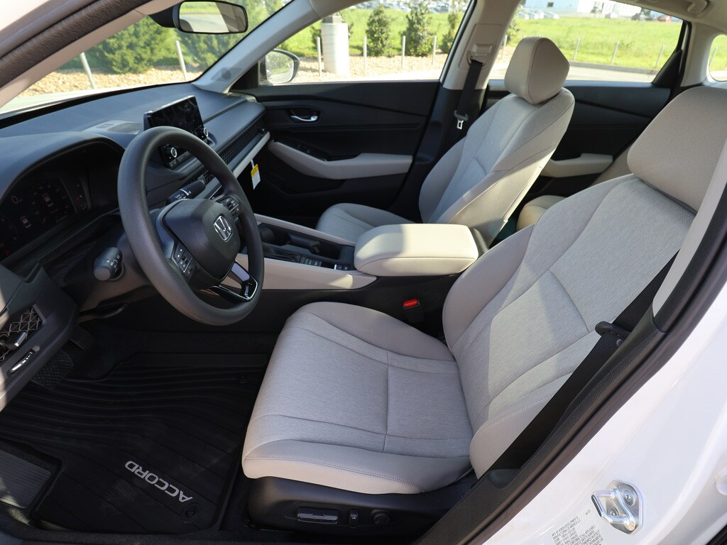 2025 Honda Accord SE - Photo 12