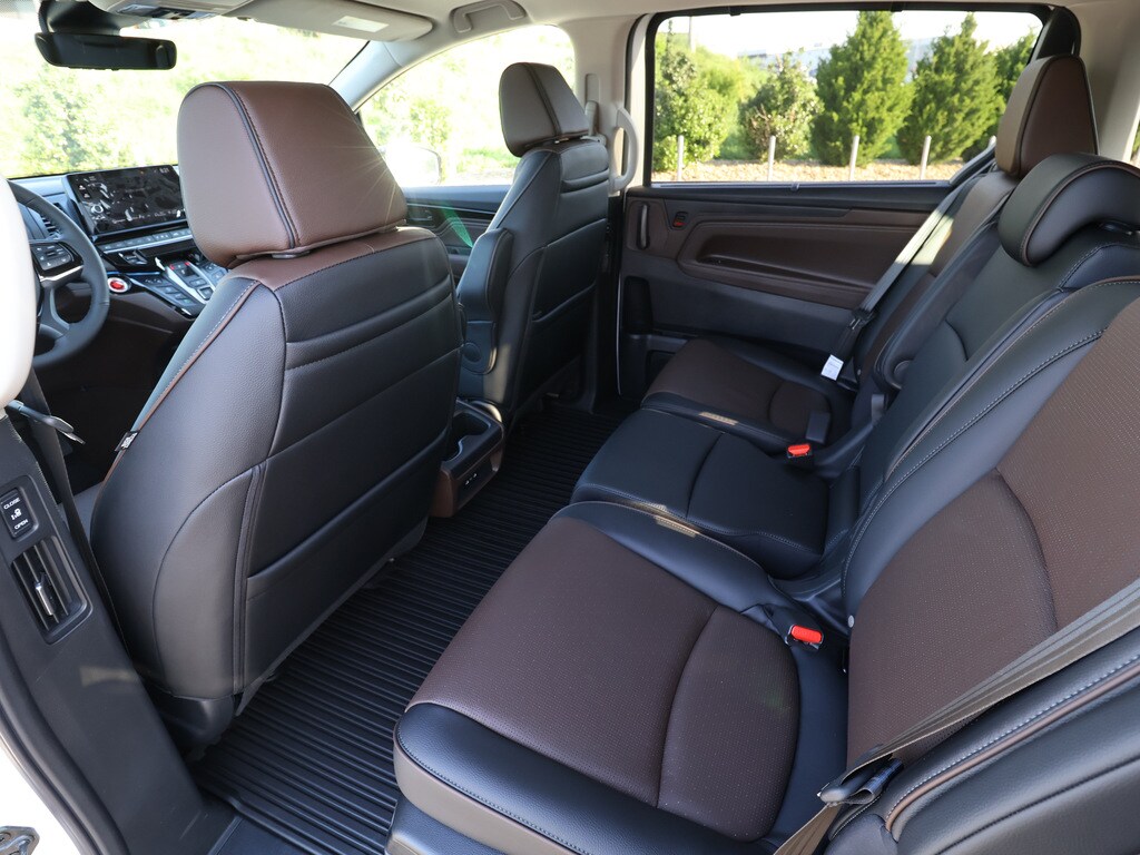 2025 Honda Odyssey Elite - Photo 16