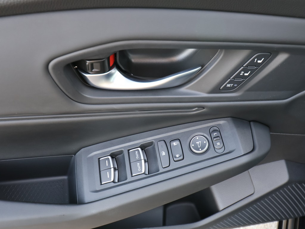 2025 Honda Accord Hybrid EX-L - Photo 12