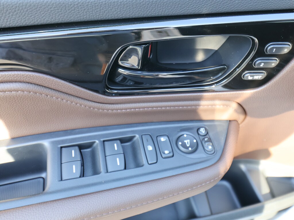 2025 Honda Odyssey Elite - Photo 14