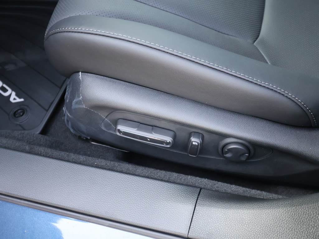 2025 Honda Accord Hybrid EX-L - Photo 11