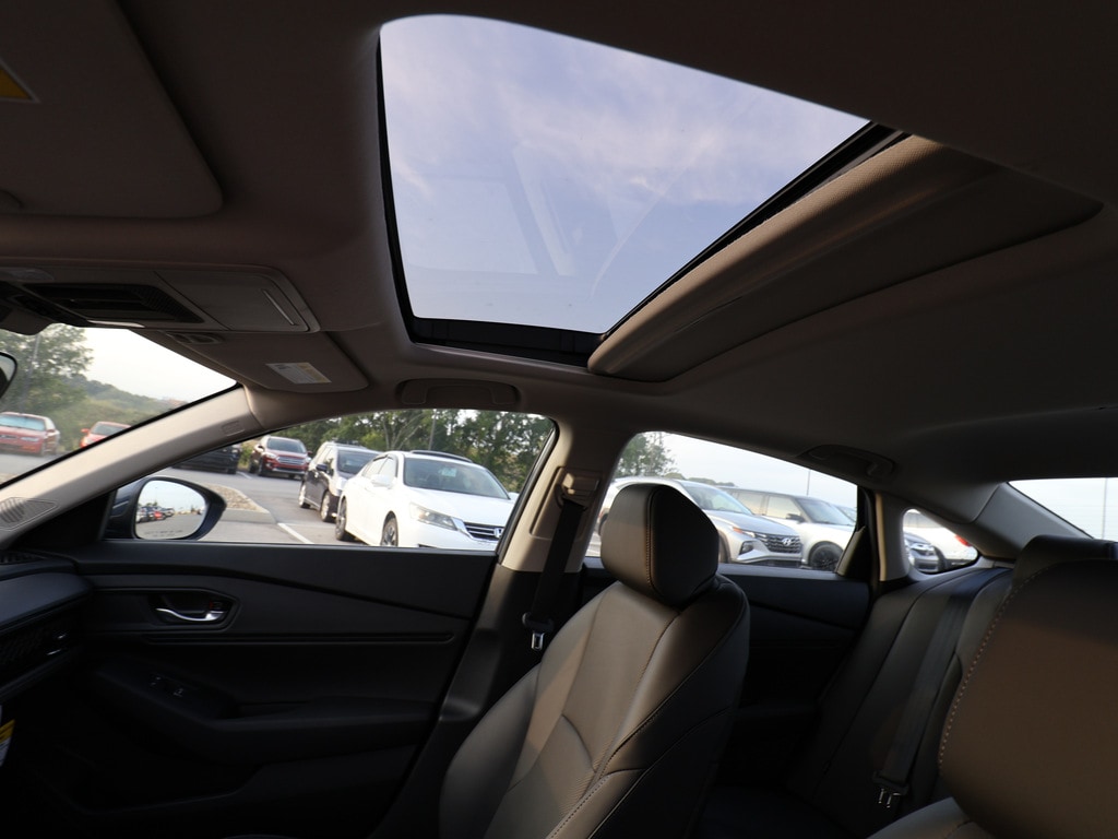 2025 Honda Accord Hybrid EX-L - Photo 16