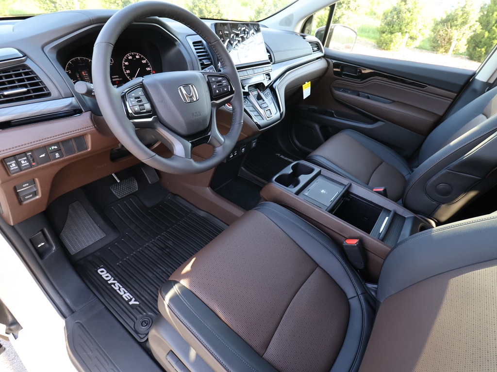 2025 Honda Odyssey Elite - Photo 12