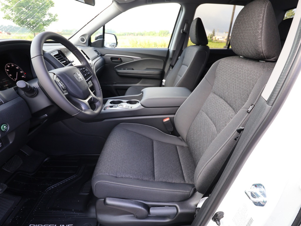 2025 Honda Ridgeline Sport - Photo 13