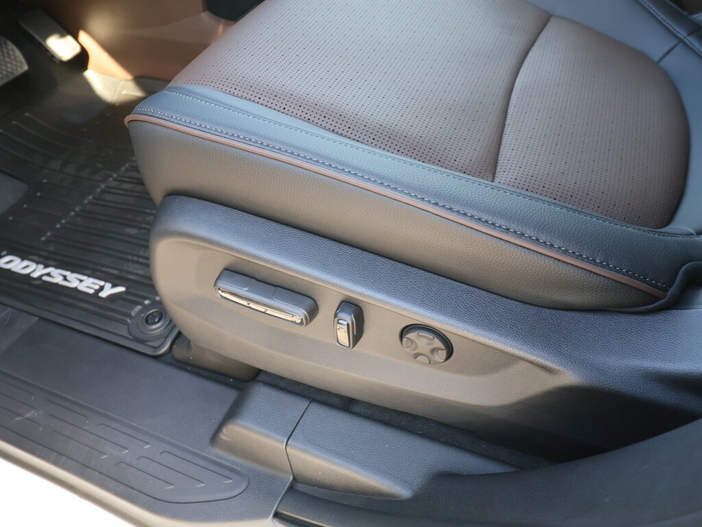 2025 Honda Odyssey Elite - Photo 10