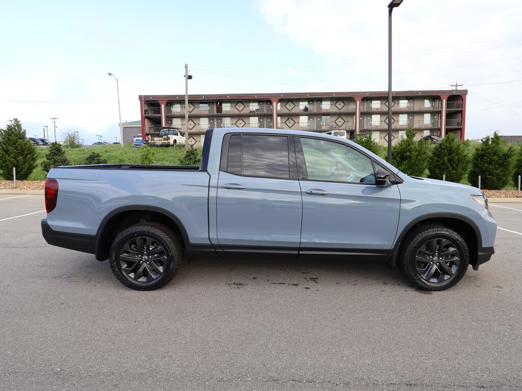 2025 Honda Ridgeline Sport - Photo 4