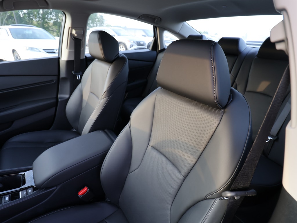 2025 Honda Accord Hybrid EX-L - Photo 15