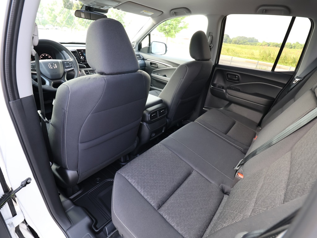 2025 Honda Ridgeline Sport - Photo 17