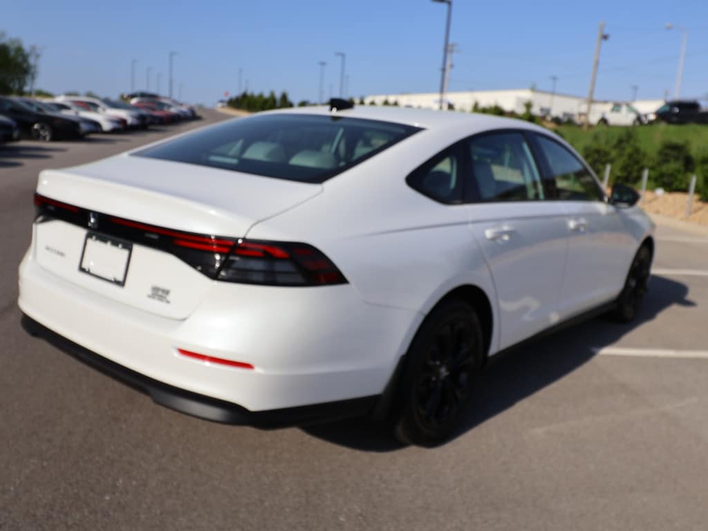 2025 Honda Accord SE - Photo 7