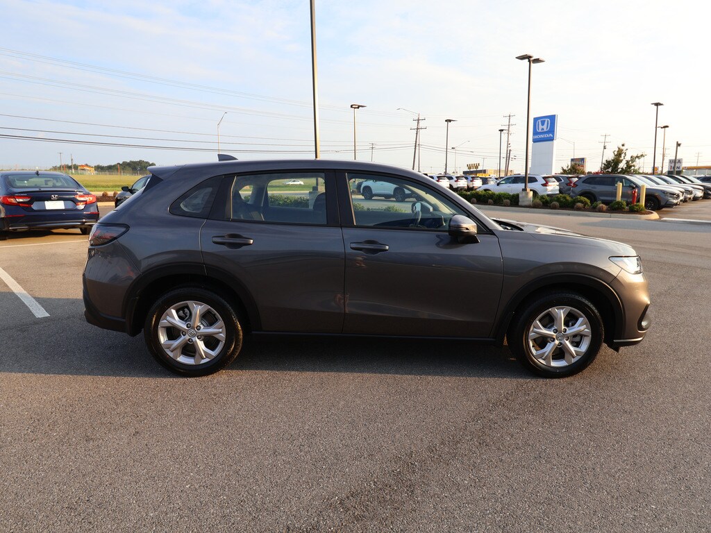 2025 Honda HR-V LX photo 3