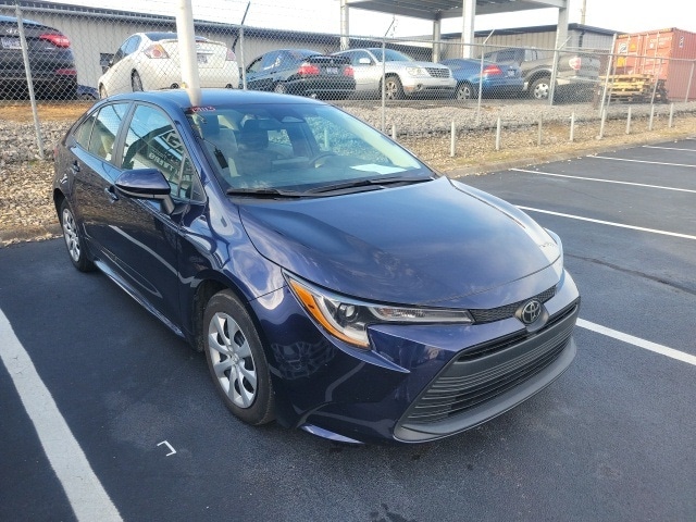 2024 Toyota Corolla LE's photo