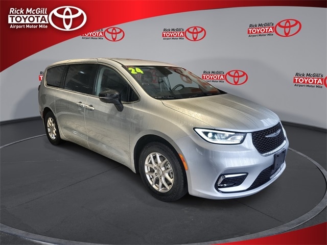 2024 Chrysler Pacifica Touring L's photo