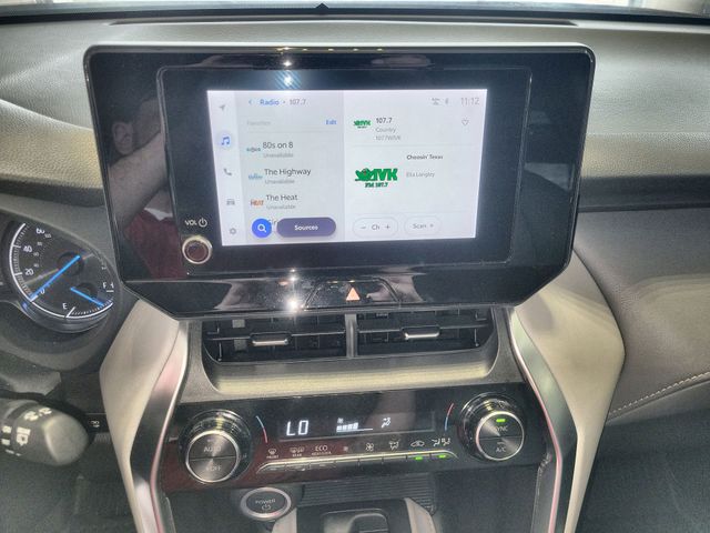 2023 Toyota Venza LE - Photo 16