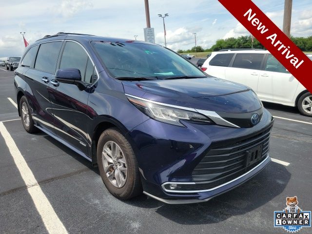 2021 Toyota Sienna XLE 8-Passenger Hybrid FWD's photo