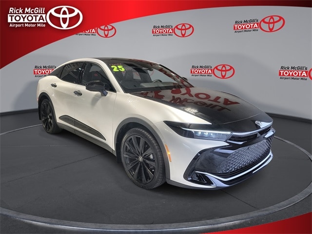 2025 Toyota Crown Platinum's photo