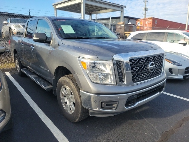 2018 Nissan Titan SV's photo