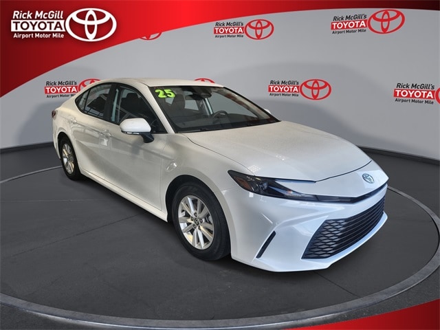 2025 Toyota Camry LE's photo