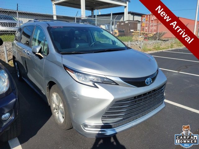 2021 Toyota Sienna Limited 7-Passenger Hybrid FWD's photo