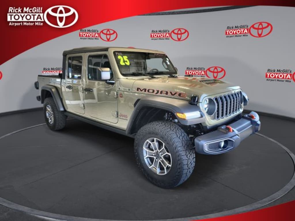 Used 2025 Jeep Gladiator Mojave Truck Crew Cab
