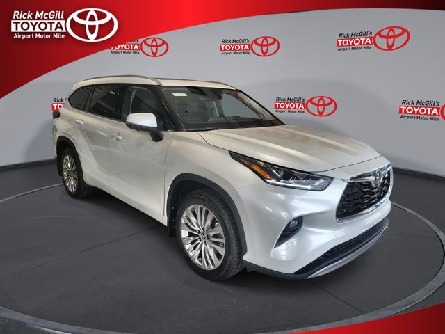 White (Wind Chill Pearl) 2026 Toyota Highlander SUV / Crossover All-Wheel Drive 8-Speed Automatic
