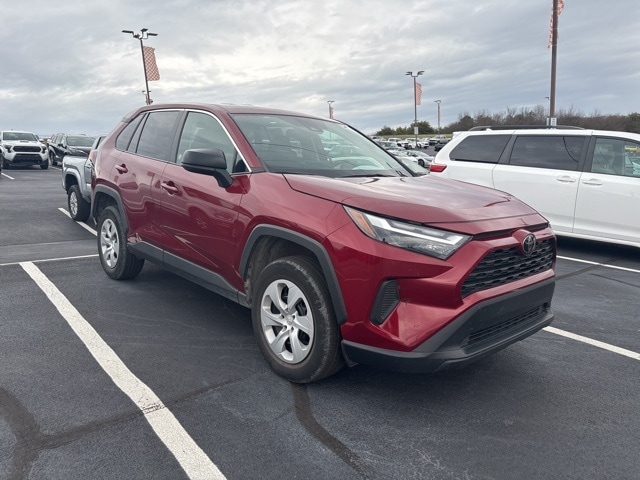 2024 Toyota RAV4 LE's photo
