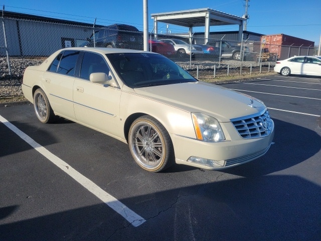 2010 Cadillac DTS Base's photo