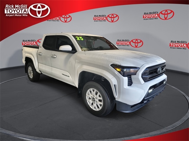 2025 Toyota Tacoma SR5's photo