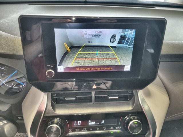 2023 Toyota Venza LE - Photo 17