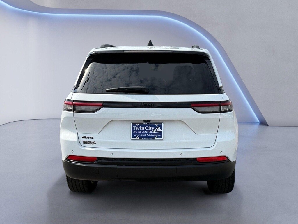 Used 2023 Jeep Grand Cherokee Altitude SUV