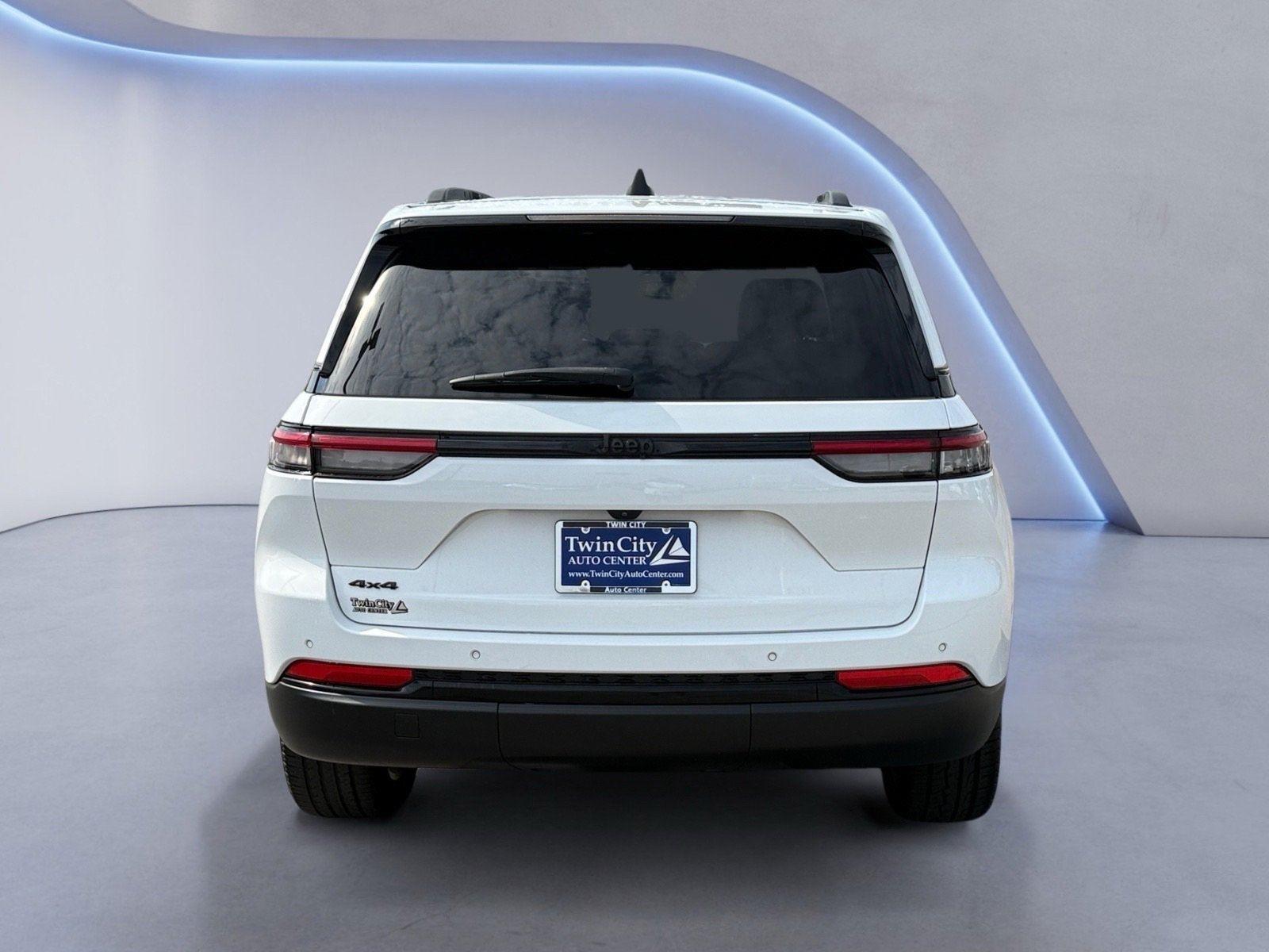 2023 Jeep Grand Cherokee Altitude photo 4