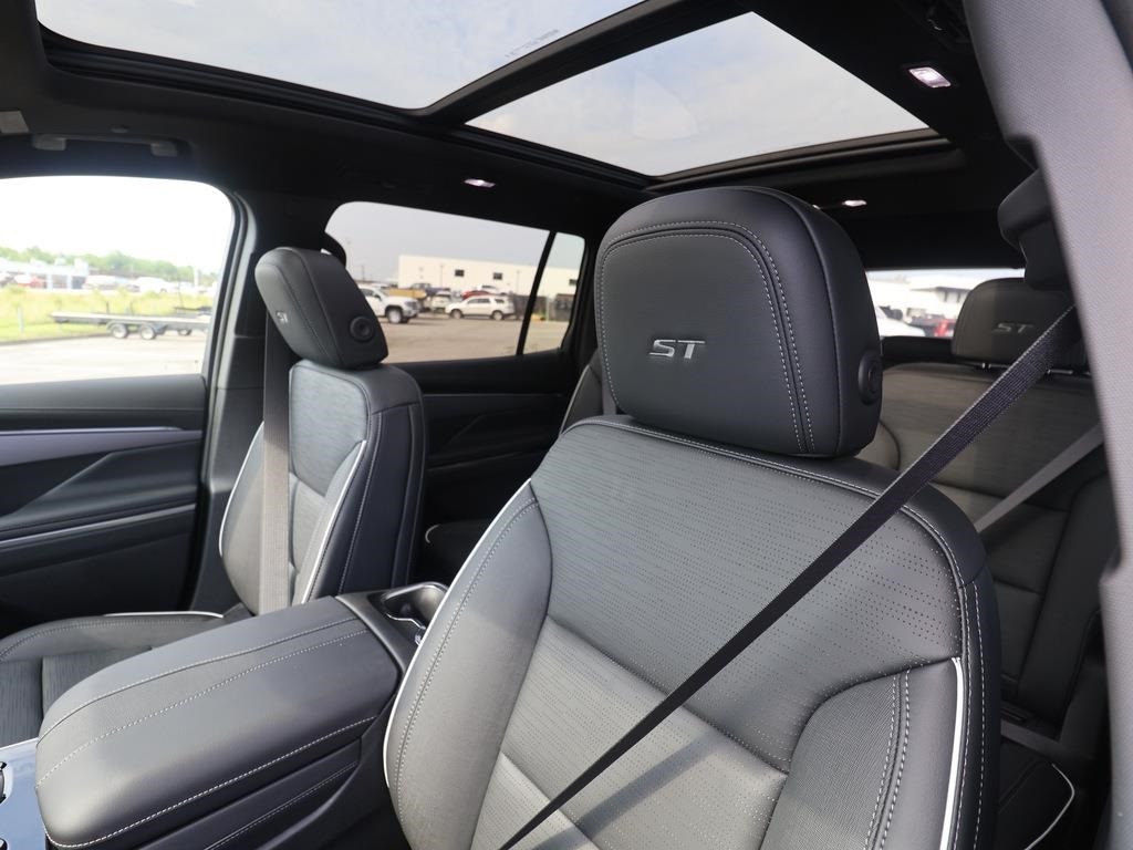 2025 Buick Enclave Sport Touring - Photo 17