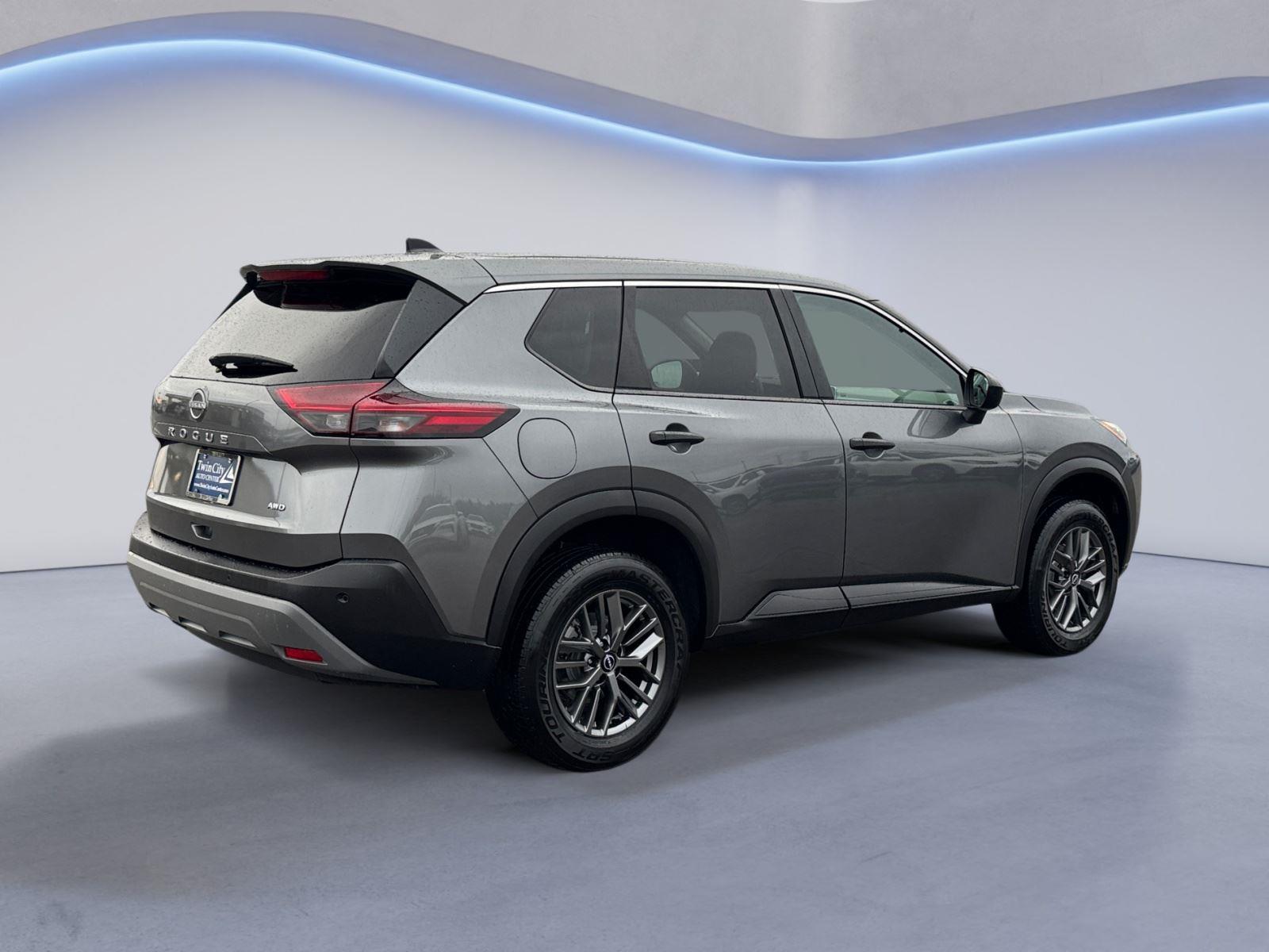 2022 Nissan Rogue S photo 2