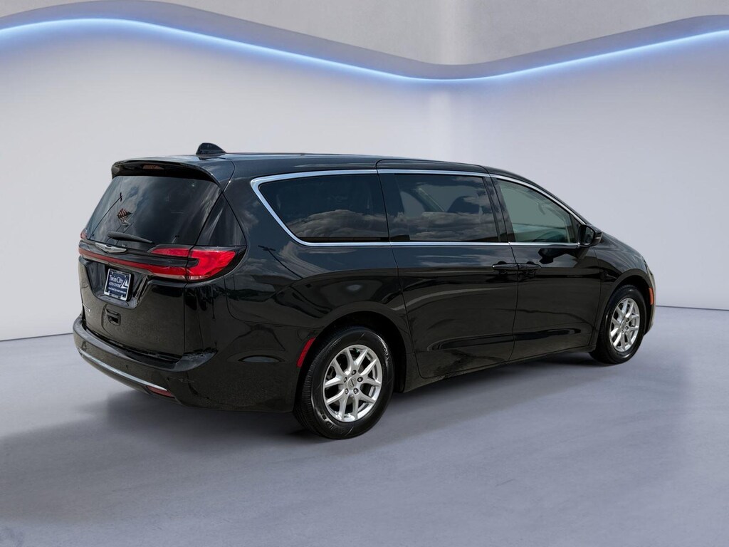 Used 2023 Chrysler Pacifica Touring L Van