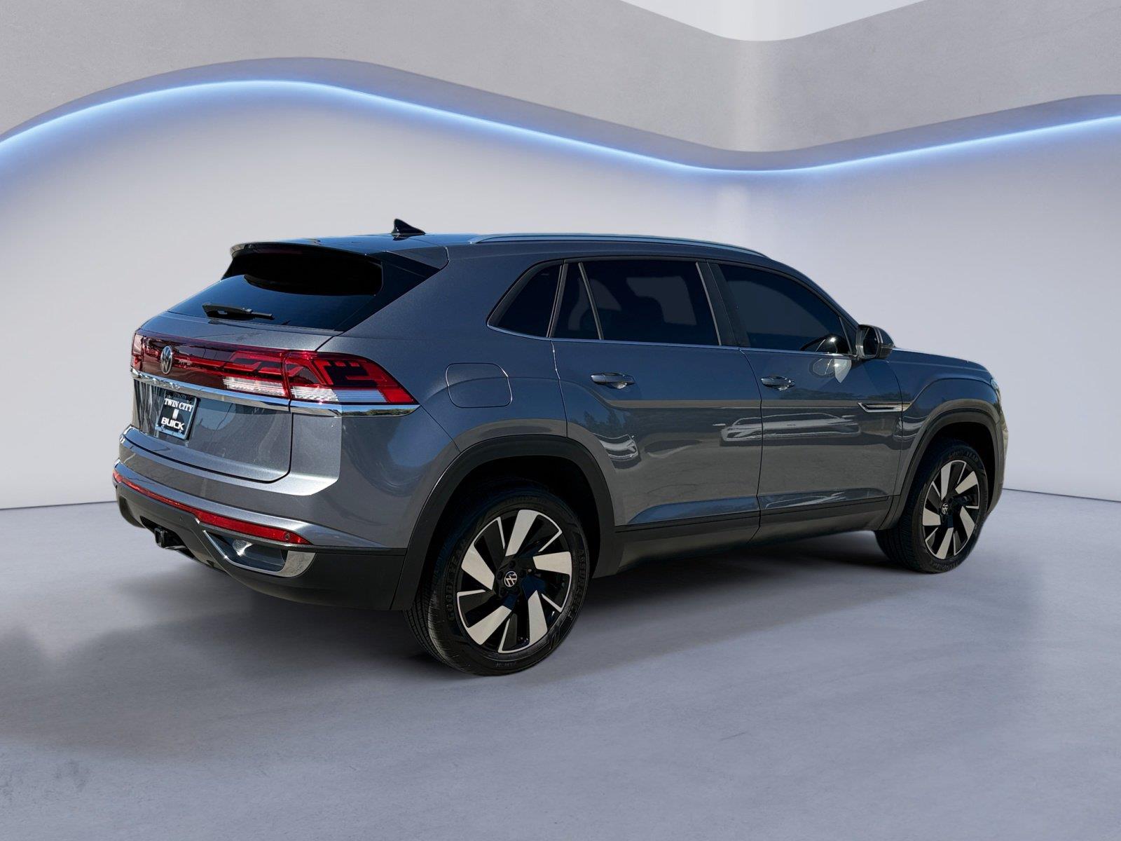 Used 2024 Volkswagen Atlas Cross Sport 2.0T SE w/Technology SUV